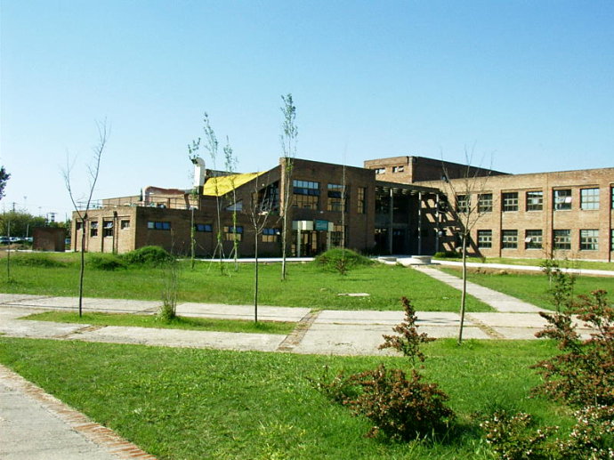 阿根廷洛马斯德萨莫拉国立大学